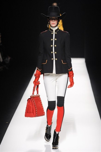 Fotoservizio/FW 2012-2013/WOMEN/MOSCHINO/6