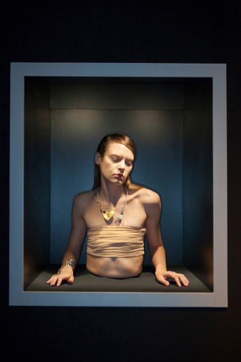 Fotoservizio/SS 2019/WOMEN/PRESENTAZIONE/GIANNI DE BENEDITTIS PER FUTUROREMOTO GIOIELLI/DP2/0