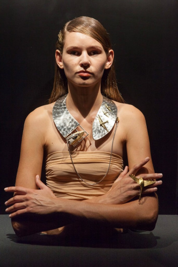 Fotoservizio/SS 2019/WOMEN/PRESENTAZIONE/GIANNI DE BENEDITTIS PER FUTUROREMOTO GIOIELLI/DP2/1