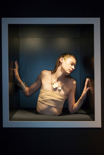 Fotoservizio/SS 2019/WOMEN/PRESENTAZIONE/GIANNI DE BENEDITTIS PER FUTUROREMOTO GIOIELLI/DP2/28