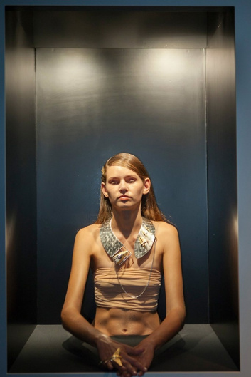 Fotoservizio/SS 2019/WOMEN/PRESENTAZIONE/GIANNI DE BENEDITTIS PER FUTUROREMOTO GIOIELLI/DP2/24