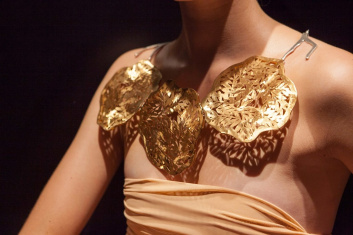 Fotoservizio/SS 2019/WOMEN/PRESENTAZIONE/GIANNI DE BENEDITTIS PER FUTUROREMOTO GIOIELLI/DP2/40