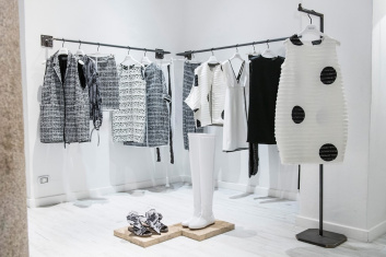 Fotoservizio/SS 2019/WOMEN/PRESENTAZIONE/GIANLUCA CAPANNOLO/DP2/1