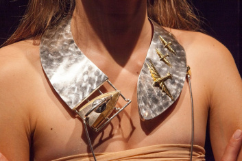 Fotoservizio/SS 2019/WOMEN/PRESENTAZIONE/GIANNI DE BENEDITTIS PER FUTUROREMOTO GIOIELLI/DP2/43