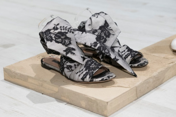 Fotoservizio/SS 2019/WOMEN/PRESENTAZIONE/GIANLUCA CAPANNOLO/DP2/4