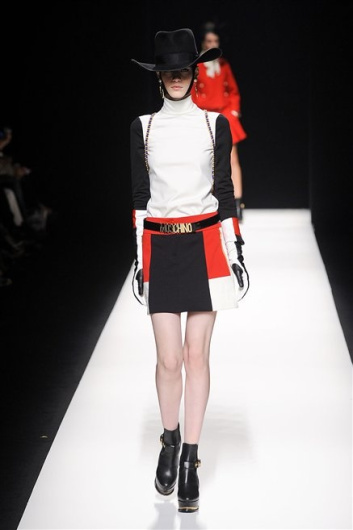 Fotoservizio/FW 2012-2013/WOMEN/MOSCHINO/11