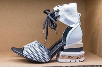 Fotoservizio/SS 2019/WOMEN/PRESENTAZIONE/AGL ATTILIO GIUSTI LEOMBRUNI/DP2/43