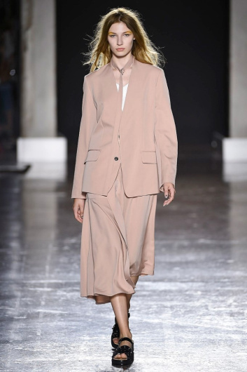 Fotoservizio/SS 2019/WOMEN/SFILATA/UJOH/DP2/5