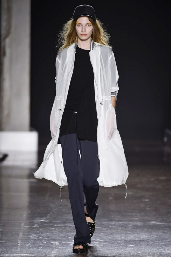 Fotoservizio/SS 2019/WOMEN/SFILATA/UJOH/DP2/24