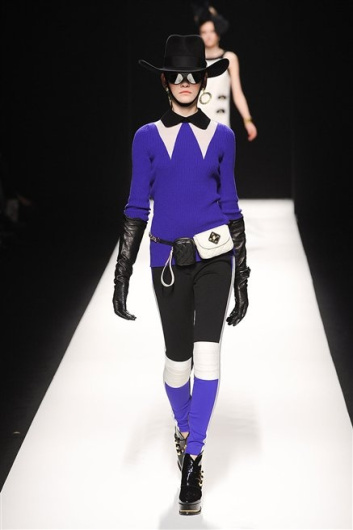 Fotoservizio/FW 2012-2013/WOMEN/MOSCHINO/19