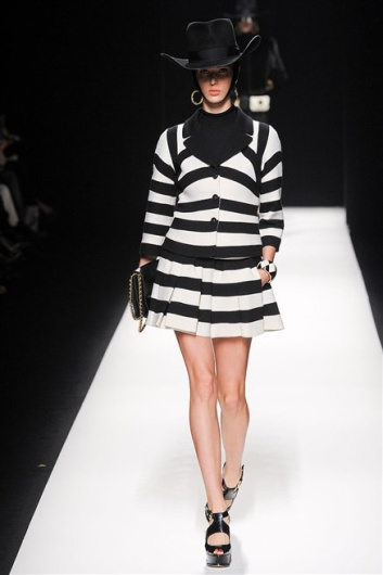 Fotoservizio/FW 2012-2013/WOMEN/MOSCHINO/21
