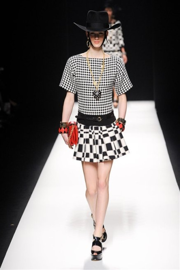 Fotoservizio/FW 2012-2013/WOMEN/MOSCHINO/24