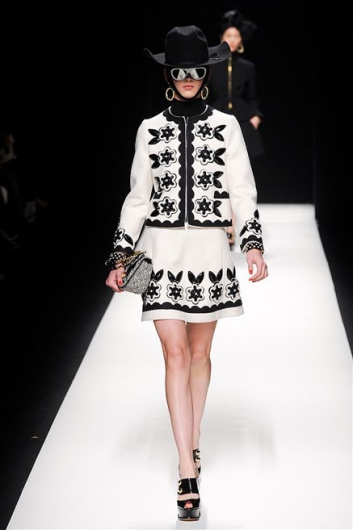 Fotoservizio/FW 2012-2013/WOMEN/MOSCHINO/29