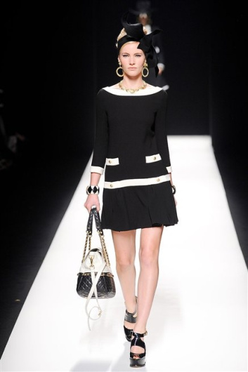 Fotoservizio/FW 2012-2013/WOMEN/MOSCHINO/31