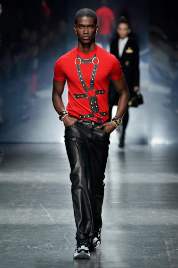 Fotoservizio/FW 19-20/MEN/SFILATA/VERSACE/DP2/2