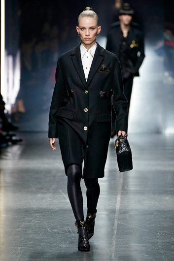 Fotoservizio/FW 19-20/MEN/SFILATA/VERSACE/DP2/3