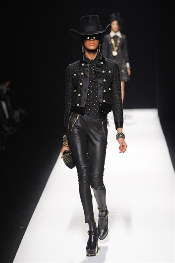 Fotoservizio/FW 2012-2013/WOMEN/MOSCHINO/37