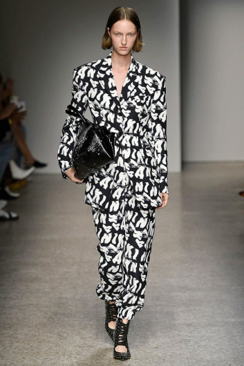 Fotoservizio/SS 2019/WOMEN/SFILATA/ANNAKIKI/DP2/0