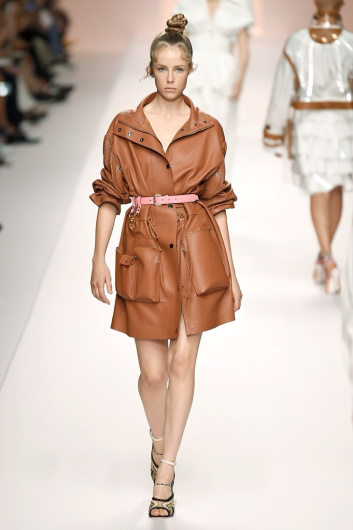 Fotoservizio/SS 2019/WOMEN/SFILATA/FENDI/DP2/3