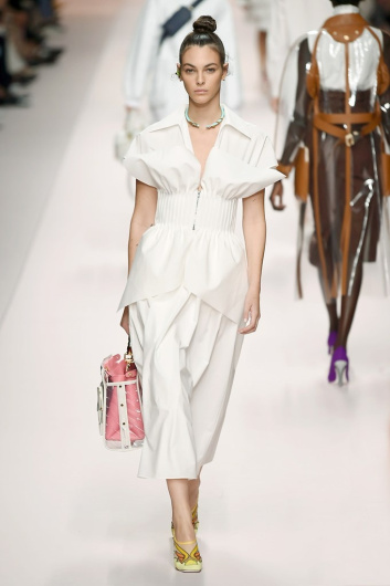 Fotoservizio/SS 2019/WOMEN/SFILATA/FENDI/DP2/4