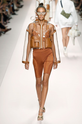 Fotoservizio/SS 2019/WOMEN/SFILATA/FENDI/DP2/7