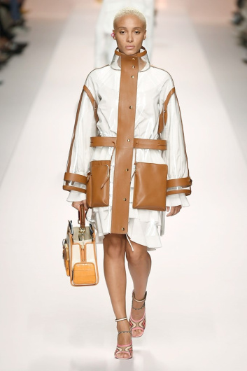 Fotoservizio/SS 2019/WOMEN/SFILATA/FENDI/DP2/0