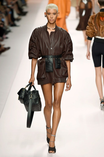 Fotoservizio/SS 2019/WOMEN/SFILATA/FENDI/DP2/12