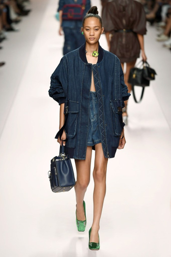 Fotoservizio/SS 2019/WOMEN/SFILATA/FENDI/DP2/14