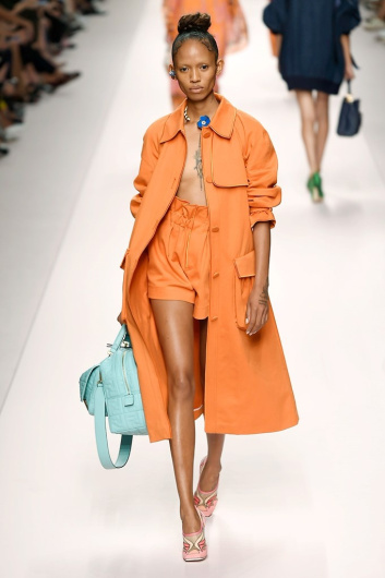 Fotoservizio/SS 2019/WOMEN/SFILATA/FENDI/DP2/16