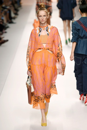 Fotoservizio/SS 2019/WOMEN/SFILATA/FENDI/DP2/17