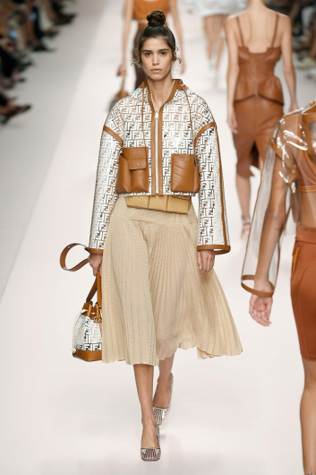 Fotoservizio/SS 2019/WOMEN/SFILATA/FENDI/DP2/8