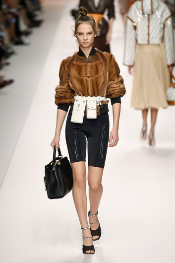 Fotoservizio/SS 2019/WOMEN/SFILATA/FENDI/DP2/10