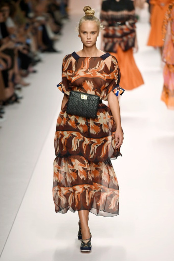 Fotoservizio/SS 2019/WOMEN/SFILATA/FENDI/DP2/19