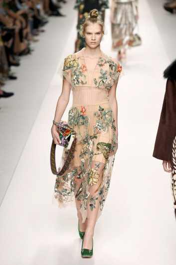 Fotoservizio/SS 2019/WOMEN/SFILATA/FENDI/DP2/32
