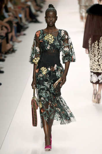 Fotoservizio/SS 2019/WOMEN/SFILATA/FENDI/DP2/33