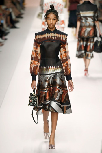 Fotoservizio/SS 2019/WOMEN/SFILATA/FENDI/DP2/28