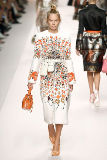 Fotoservizio/SS 2019/WOMEN/SFILATA/FENDI/DP2/29