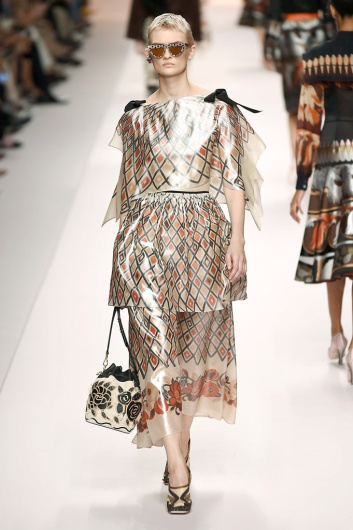 Fotoservizio/SS 2019/WOMEN/SFILATA/FENDI/DP2/30