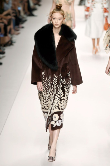 Fotoservizio/SS 2019/WOMEN/SFILATA/FENDI/DP2/31