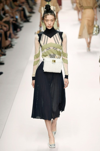 Fotoservizio/SS 2019/WOMEN/SFILATA/FENDI/DP2/8