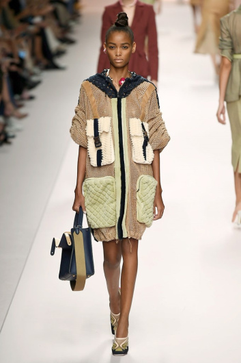 Fotoservizio/SS 2019/WOMEN/SFILATA/FENDI/DP2/9