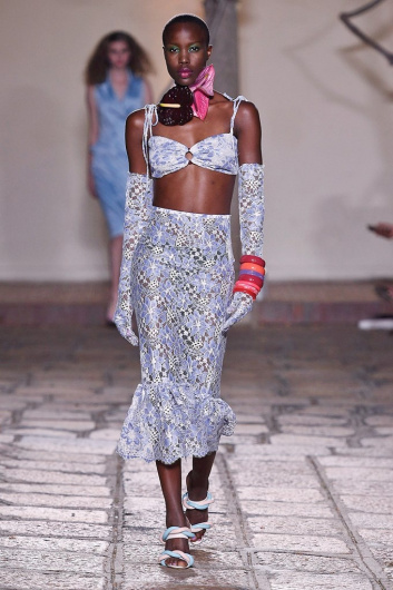 Fotoservizio/SS 2019/WOMEN/SFILATA/DAIZY SHELY/DP2/21