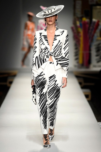 Fotoservizio/SS 2019/WOMEN/SFILATA/MOSCHINO/DP2/0