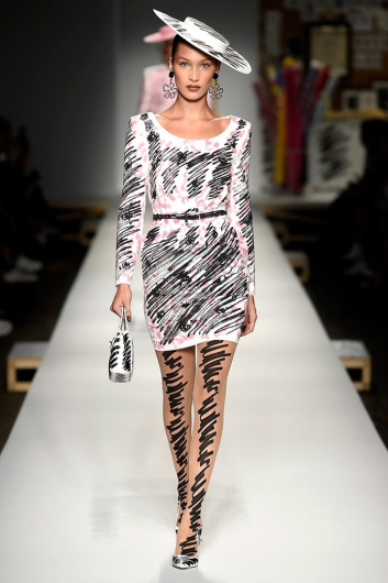 Fotoservizio/SS 2019/WOMEN/SFILATA/MOSCHINO/DP2/2