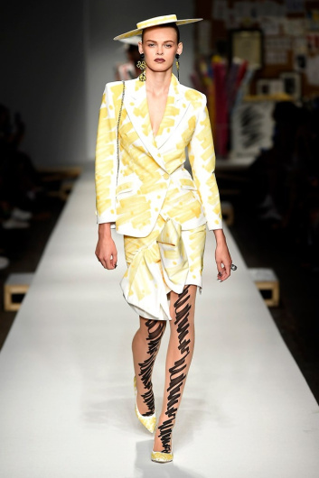 Fotoservizio/SS 2019/WOMEN/SFILATA/MOSCHINO/DP2/4