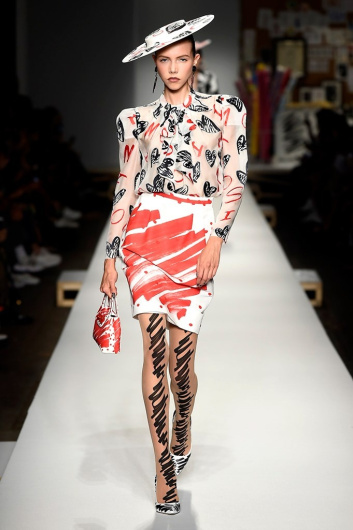 Fotoservizio/SS 2019/WOMEN/SFILATA/MOSCHINO/DP2/0