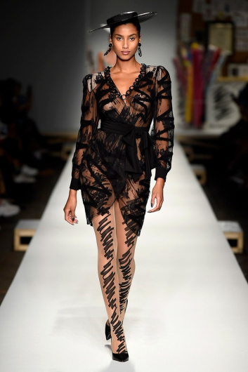 Fotoservizio/SS 2019/WOMEN/SFILATA/MOSCHINO/DP2/2
