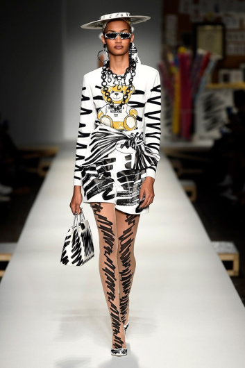 Fotoservizio/SS 2019/WOMEN/SFILATA/MOSCHINO/DP2/4