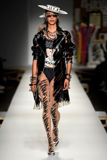 Fotoservizio/SS 2019/WOMEN/SFILATA/MOSCHINO/DP2/6