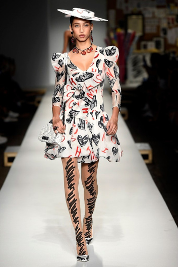 Fotoservizio/SS 2019/WOMEN/SFILATA/MOSCHINO/DP2/2
